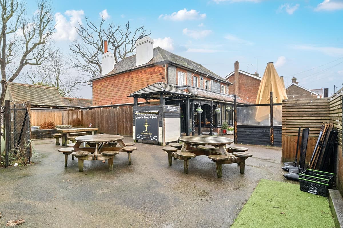 Pub in einem Dorf in East Sussex steht für 475.000 £ zum Verkauf.