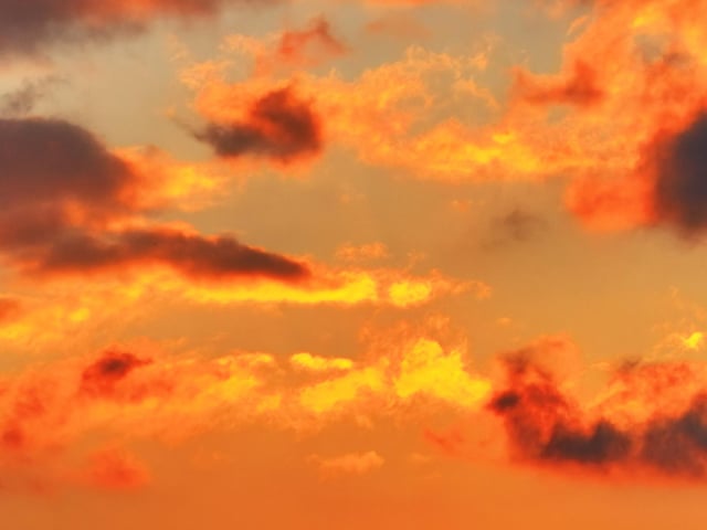 Photographer Eddie Mitchell took these pictures of the stunning sunset in Worthing at the weekend
