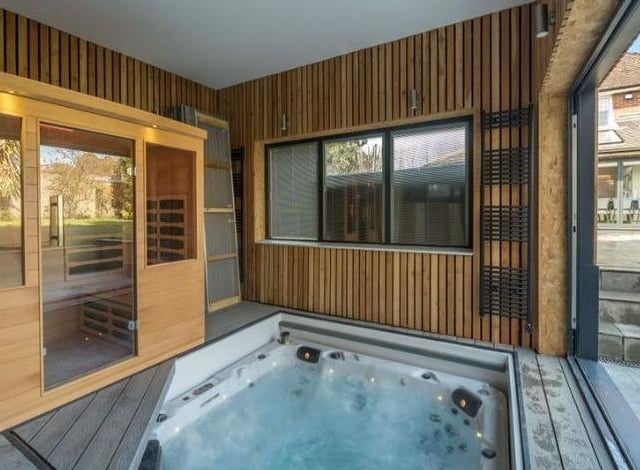 Who wouldnn't love their own sauna, hot tub and spa