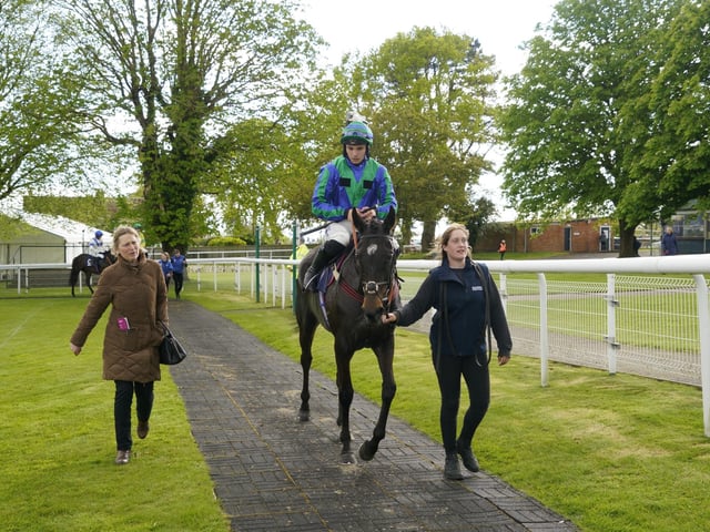 Race 6 The Best Odds Guarenteed At YEEHAA.BET Mares Novices Limited Handicap Hurdle Race at Fontwell on Friday 19 April 2024. www.polopictures.co.uk Fontwell Arundel Clive Bennett 20240419 ©2024 Clive Bennett Photography 19/04/2024 _CAB3703.JPG:Spring jump racing at Fontwell Park