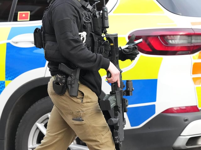 Photos show major police response and armed officers in Hove