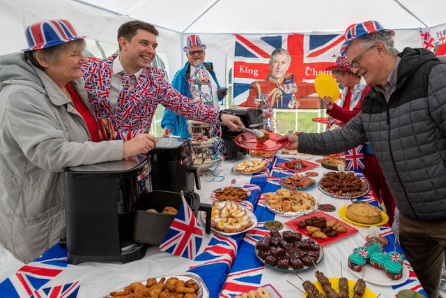 Residents of the aptly named, Fry Crescent in Burgess Hill, came together earlier today to host a first of its kind fully ‘air fried’ street party.