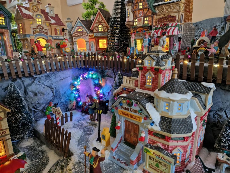 Frosty Falls is a Christmas village created by Wendy Bray from West Sussex