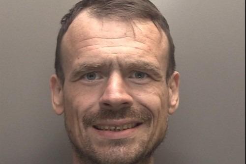 Manhunt launched for escaped prisoner Anthony Lloyd