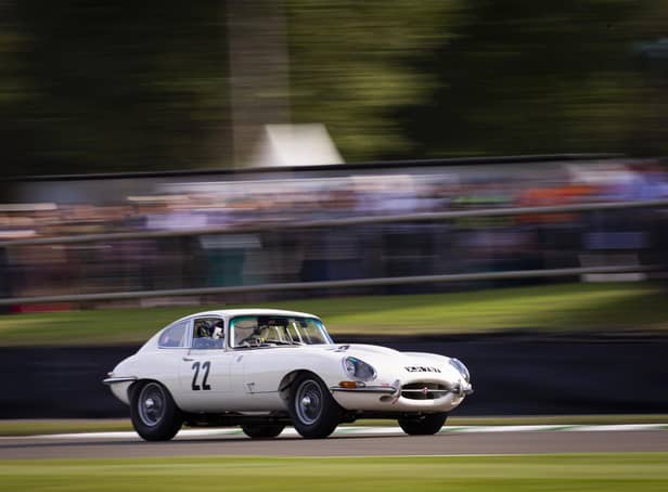 Jenson Button taking part in the Stirling Moss Memorial Trophy at the 2021 Goodwood Revival. Photo: Drew Gibson.