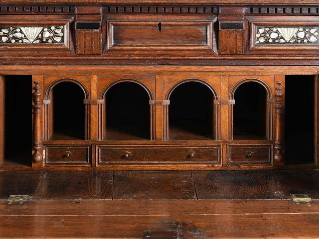 Estimate: £1,200-£1,800