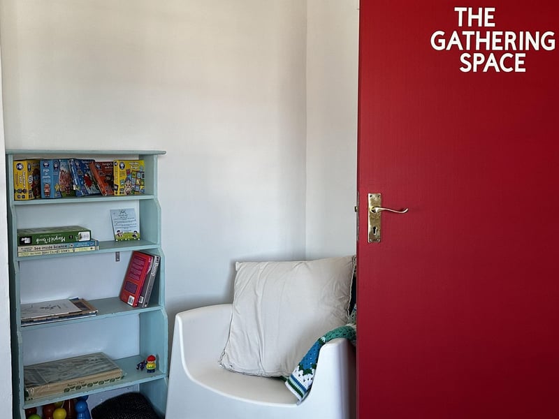 The monthly bookclub is a hybrid critical reading group exploring motherhood, reproduction, care, labour and identity through dual reading