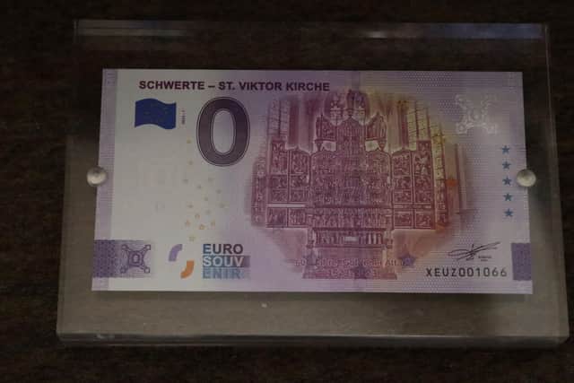 Dr Wartenberg presented Cllr Sinden with a special commemorative zero value euro note with a serial number of 001066 during the meeting.
