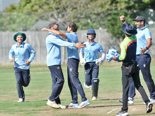 Worthing beat Preston Nomads 2nd XI to guarantee Division 2 safety on Saturday. Photographer Stephen Goodger was there to catch the action