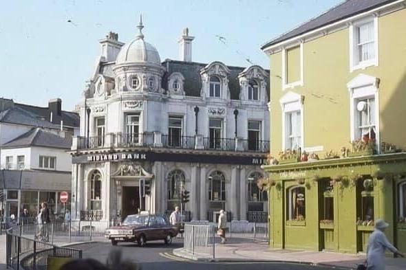 Junction Road in 1978. The green building on the right is the Squirrel Public House and the Midland Bank is in the centre