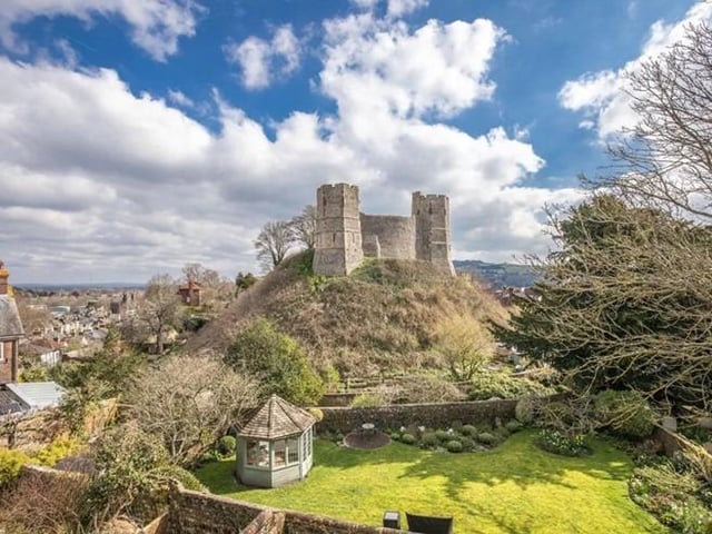 House for sale in Lewes: Grade II listed Georgian town house neighbouring Lewes Castle