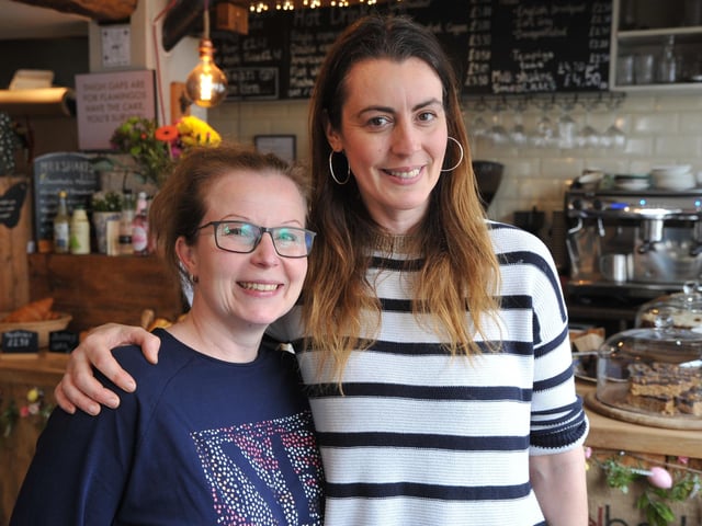 Jana Howard and Lucie Barton, Piccolo Cafe - Wadhurst, East Sussex. Pic S Robards SR2303243