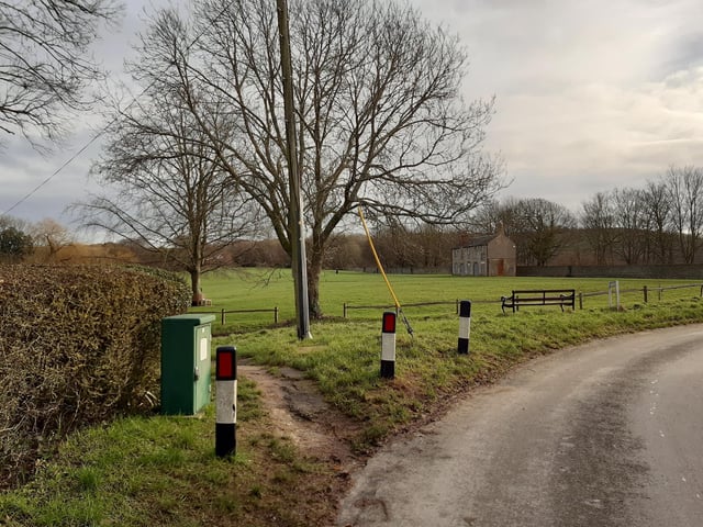 As you reach the top, Nepcote Green comes into sight. There is a footpath to the left but we are continuing to the top of the road, round to the right.