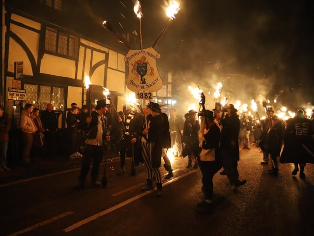 Robertsbridge Bonfire 2023. Photo by Andrew Clifton.