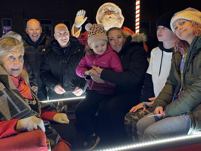 The Barber/James family filled their garden with lights to help bring a smile and Christmas cheer to the community. They used this opportunity to raise some very much needed and well-deserved funds for a charity very close to their hearts, Autism Support Crawley