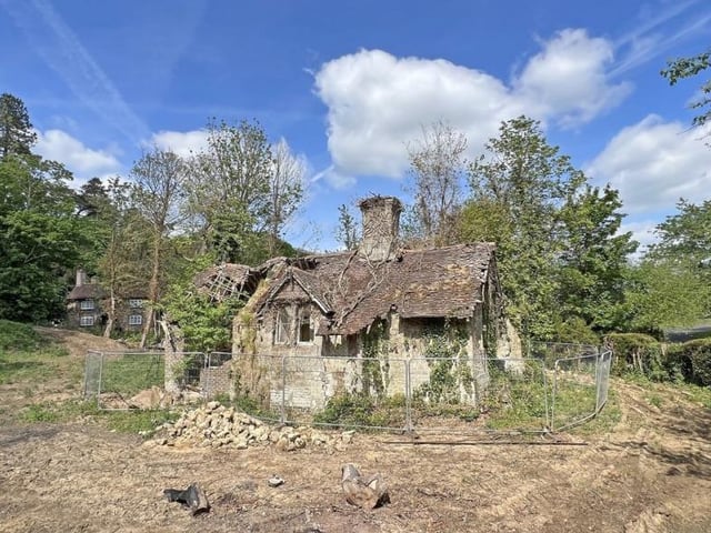 The property was once the gate lodge to Stopham House