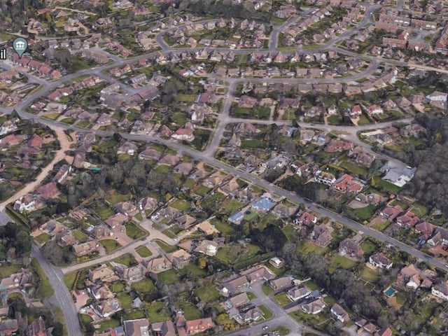 Households in Kewhurst have an average annual income after tax of £35,500