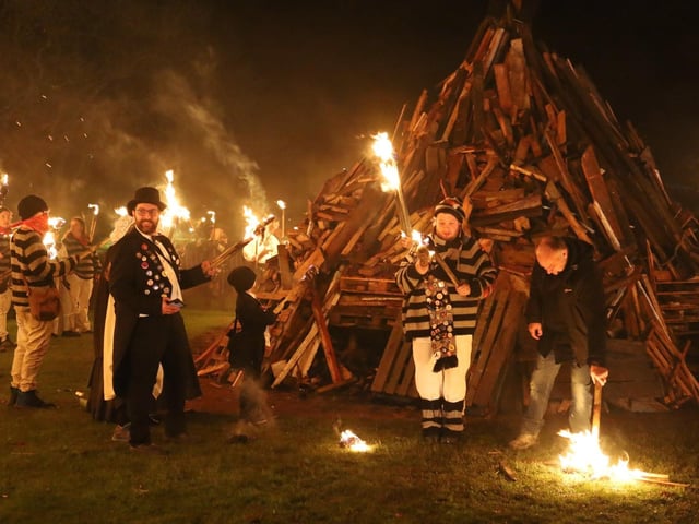 Hailsham Bonfire 2023. Photo by Andrew Clifton.
