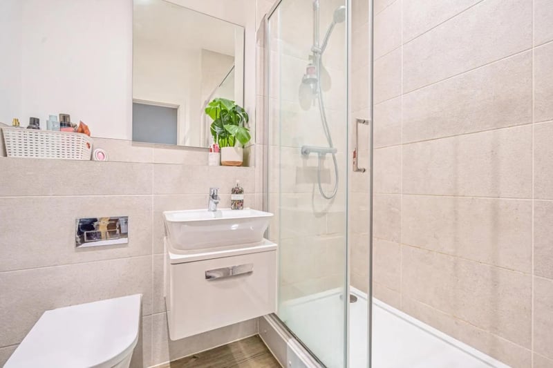 An en-suite shower room