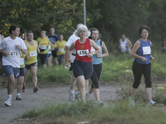 HOR 230907 Henfield joggers run -photo by steve cobb