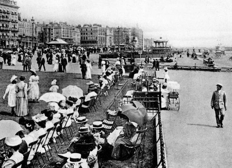 A view of Brighton from Hove Lawns, early 20th century.