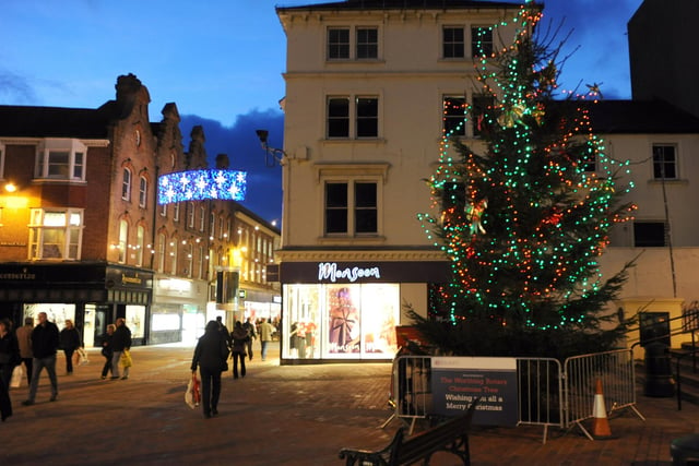 The Rotary Christmas tree in Montague Street in 2008