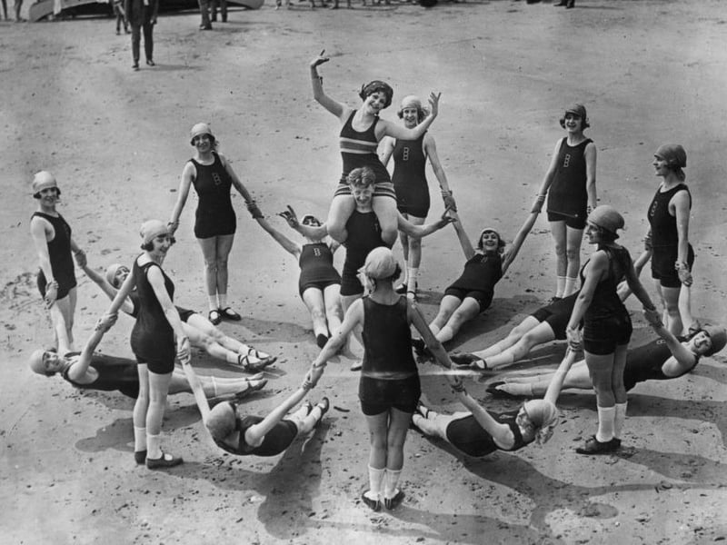 27th June 1922: American dancer Madge Nerrit (centre) during a dance in her honour by a group of Tiller Girls on the beach at Brighton.