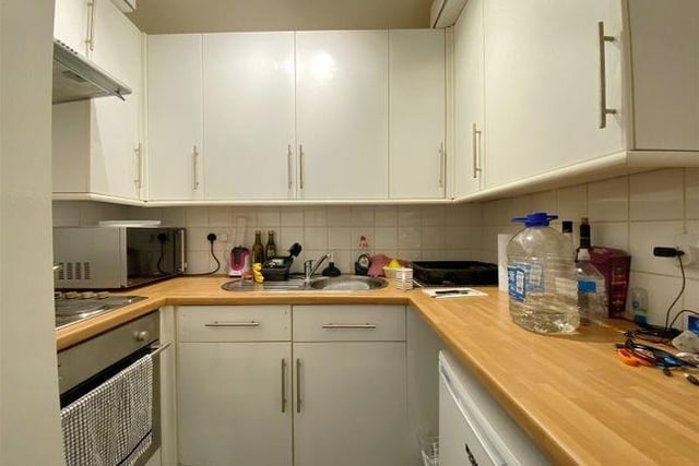 Studio flat situated in Worthing town centre, put on the market by James and James Estate Agent. The accommodation comprises communal entrance with stairs to second floor, entrance hall, large studio room, kitchen and bathroom.