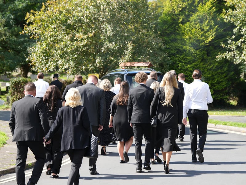 Beloved Worthing resident Darren Doe was given a spectacular send-off with stunning floral displays during his funeral procession.