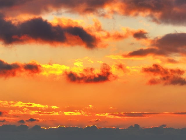 Photographer Eddie Mitchell took these pictures of the stunning sunset in Worthing at the weekend