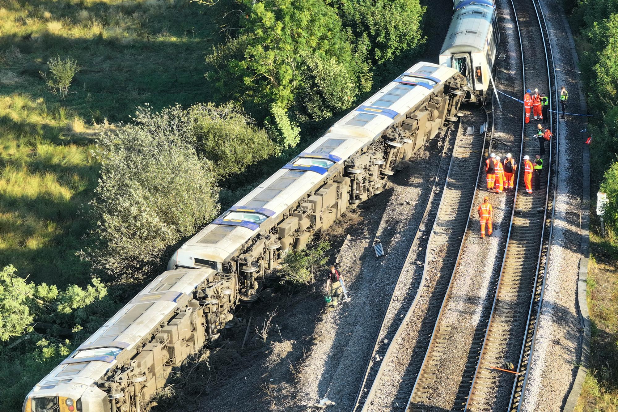 All rail lines between Lewes and Haywards Heath closed following train ...