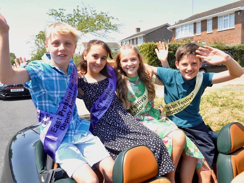 The floats and walking groups proceeded through the village in colourful and imaginative costumes with crowds of spectators lining the streets to cheer them on