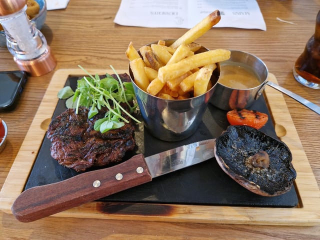 We tried out a family weekend break at Seal Bay Resort in Selsey. We stayed in a platinum caravan and experienced a host of activities and entertainment across the seaside West Sussex site.