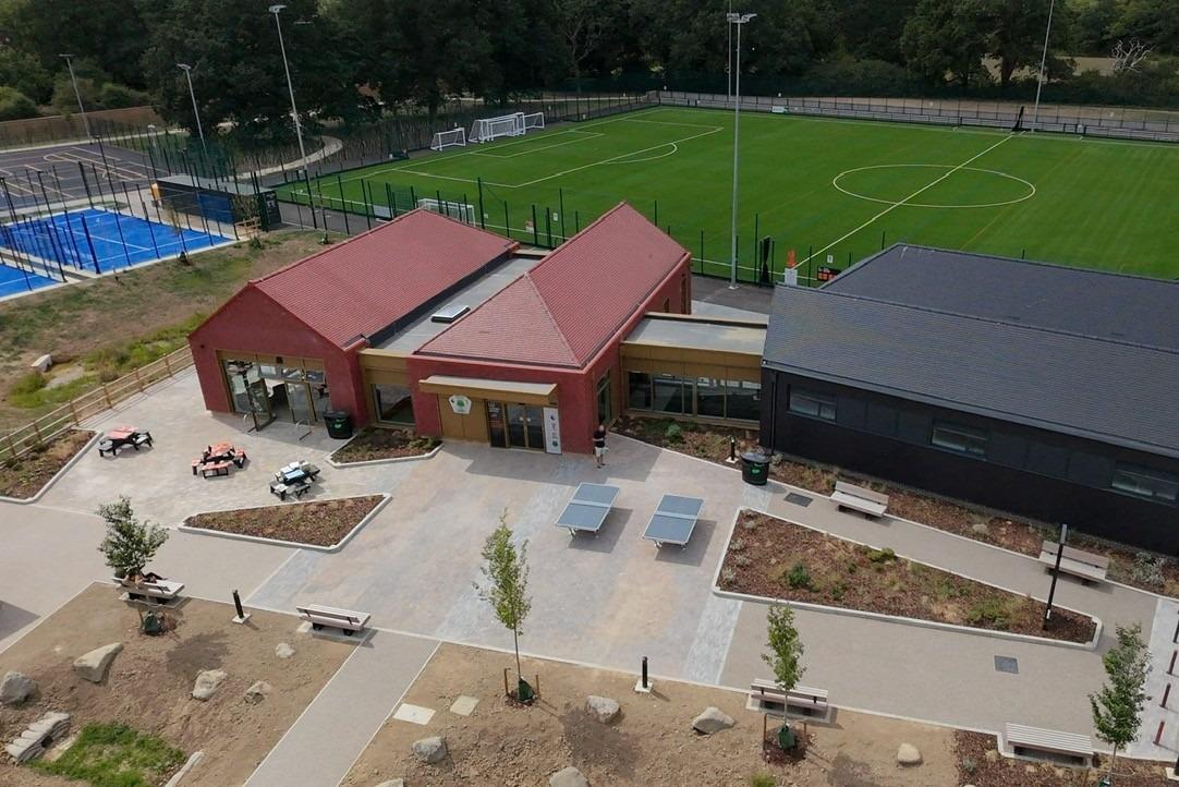 Neues Sportzentrum in Hailsham (16,7 Millionen Pfund) mit Fußballplätzen ...