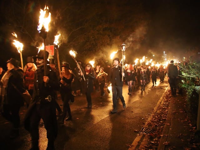 Robertsbridge Bonfire 2023. Photo by Andrew Clifton.