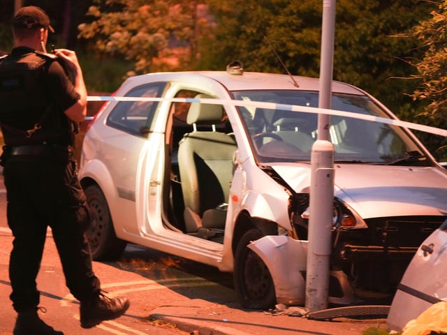 Sussex Police are searching for the occupant of a vehicle who ‘made off’ after hitting street furniture at a junction in Worthing.