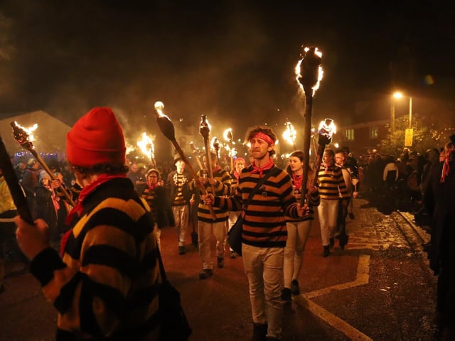 Robertsbridge Bonfire 2023. Photo by Andrew Clifton.