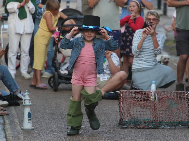 Hastings Old Town Carnival Week 2022: Seaboot Race. Photo by Roberts Photographic