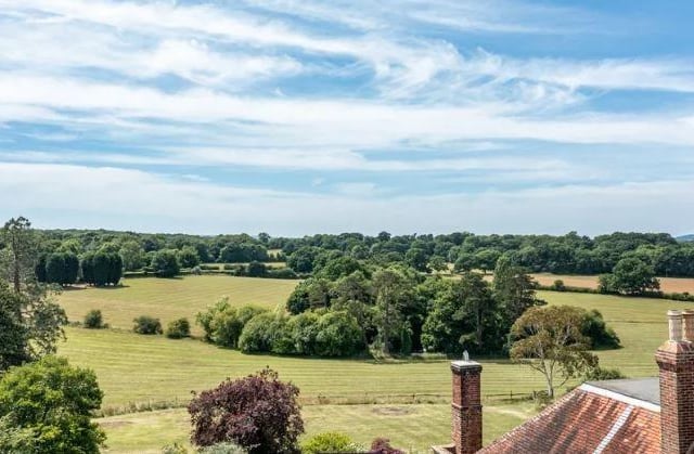 Due to its elevated position, the property enjoys captivating far-reaching views over its own land and surrounding countryside towards the North Downs.