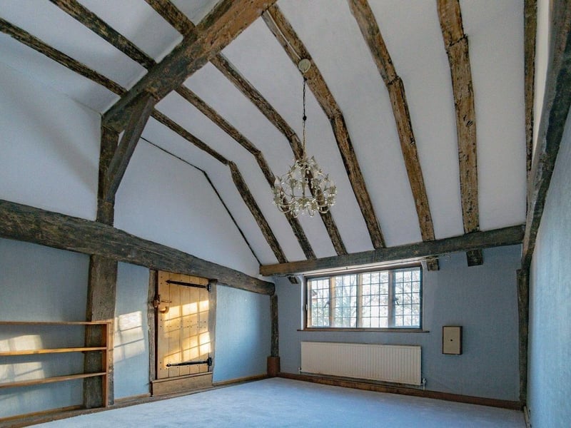 Recently renovated to a traditionally high standard, Tifters Manor makes for the ideal setting for a family set on enjoying the property and the gorgeous circa. 3.5 acres of gardens and mature woodland.