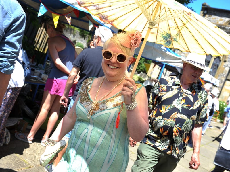Taking shade. Picture: Steve Robards/Sussex World
