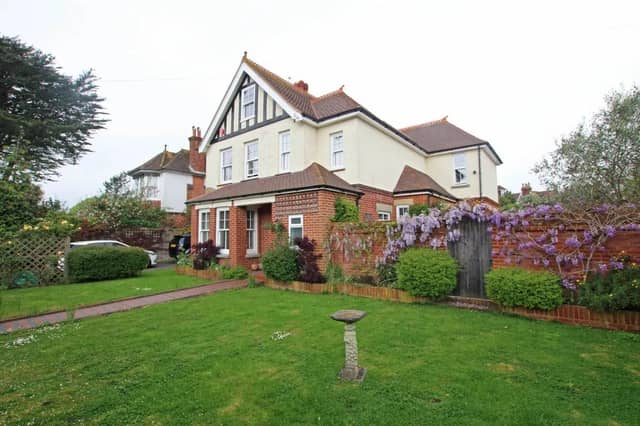 Rosebery Avenue, Hampden Park