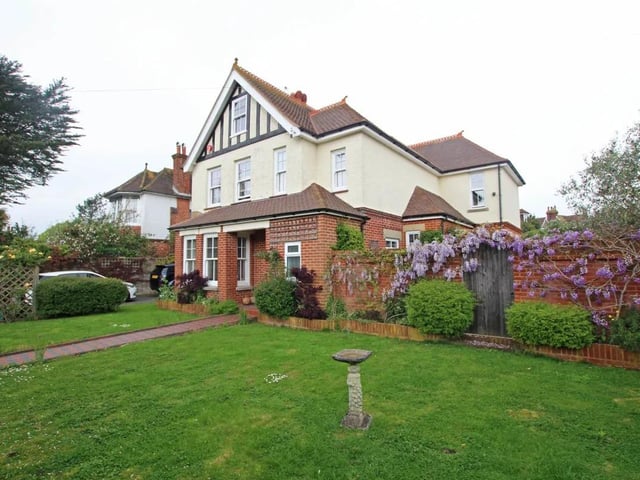 Rosebery Avenue, Hampden Park