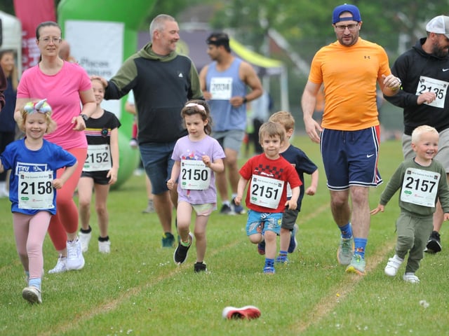Burgess Hill 10k section of the May bank holiday weekend Mid Sussex Marathon.
Event - Burgess Hill Mid Sussex Fun Run.
HR26050501. Pic Hollie R/Iconic Media Group
: Burgess Hill races at the 2026 Mid Sussex Marathon