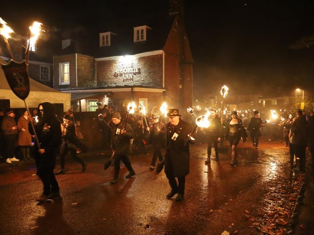 Robertsbridge Bonfire 2023. Photo by Andrew Clifton.