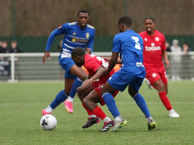 Aveley v Worthing action in National League South