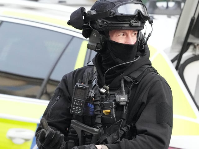 Photos show major police response and armed officers in Hove