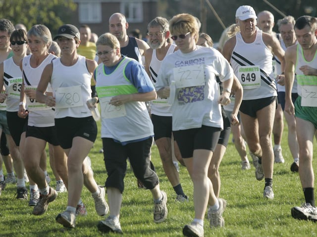 HOR 230907 Henfield joggers run -photo by steve cobb