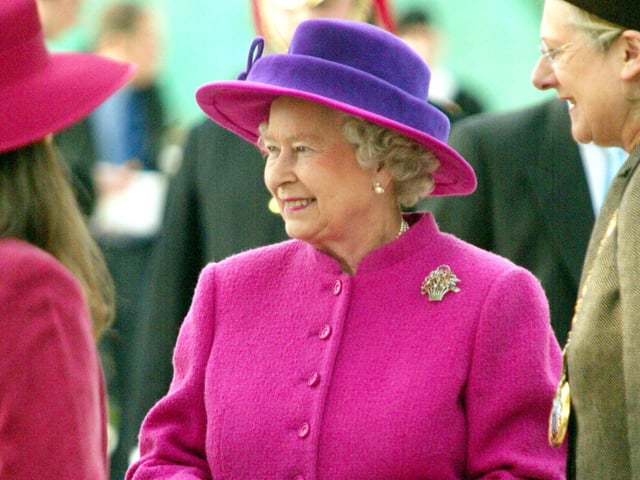 JPCT 24 October 2003 Queen visits Horsham. The Forum C3440267a -photo by Steve Cobb
