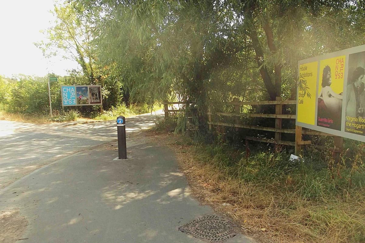 Forderung nach Verkehrszeichen nach Beinaheunfall eines Radfahrers auf dem ...